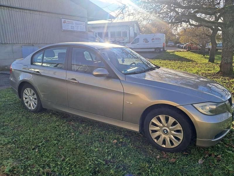 Gebraucht BMW 318 143 PS (105 kW) 2008 Platinbronze metallic Limousine