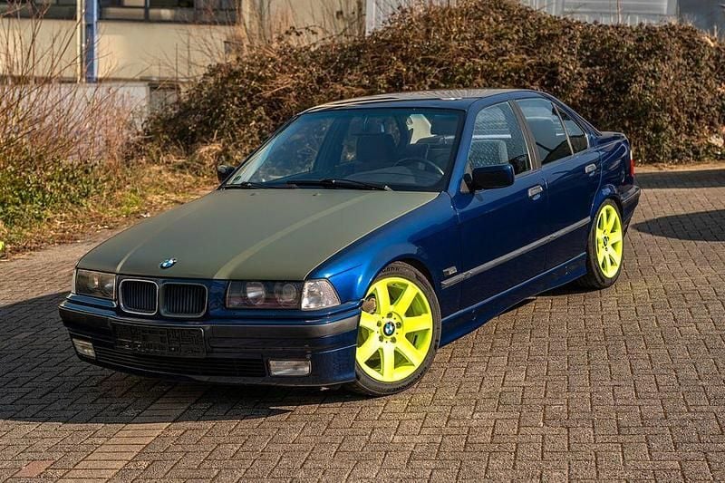 Blau Gebraucht 1990 BMW 323 Limousine | 8.999 € - Bild 1/4