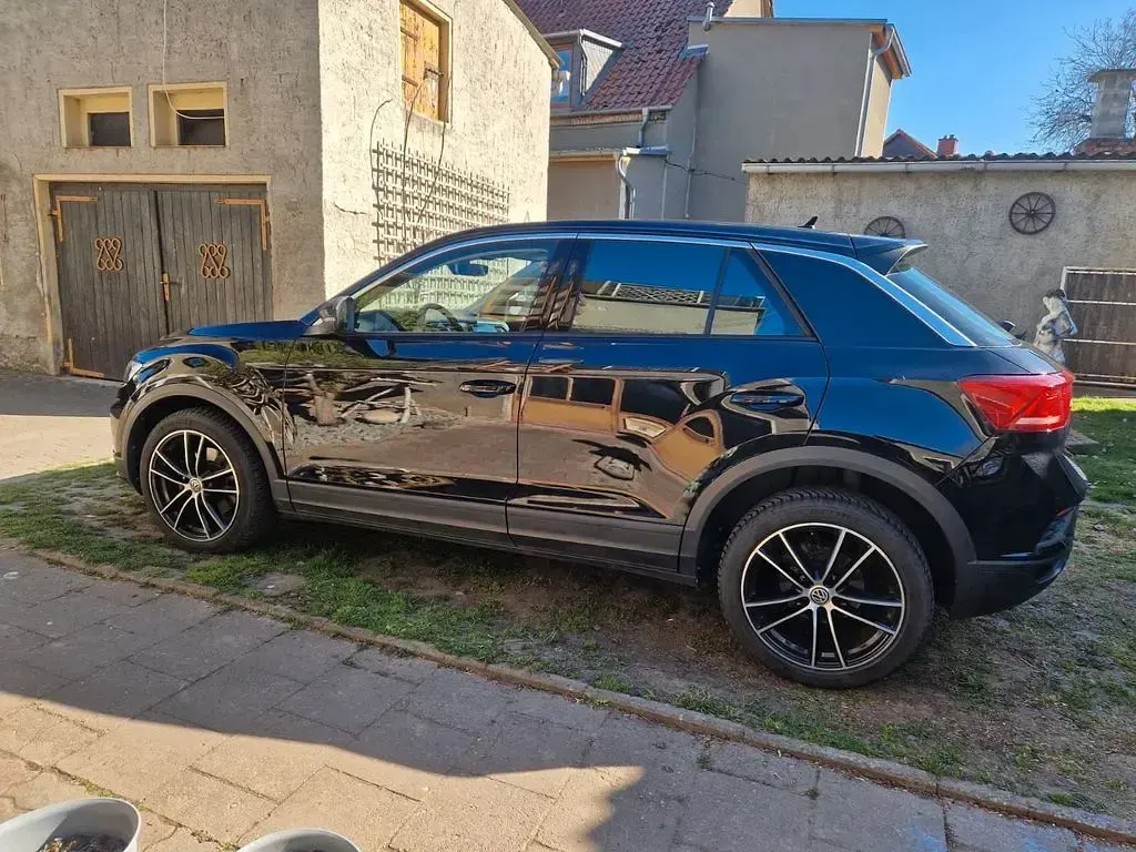 Second-hand VW T-Roc Style 116 CP (85 kW) 2018 Negru SUV