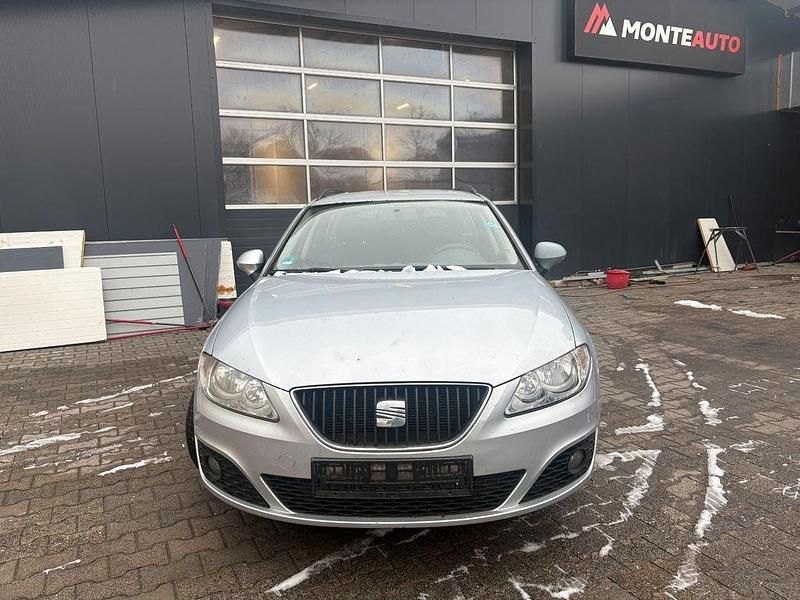 Usado Seat Exeo Reference 120 HP (88 kW) 2010 Prateado Sedan