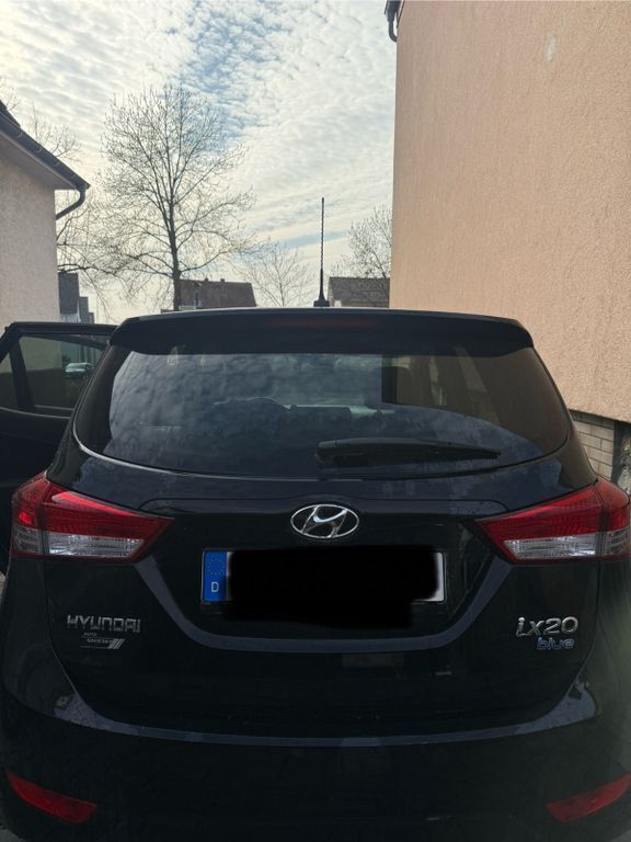 Schwarz Gebraucht 2011 Hyundai ix20 Comfort Van / Kleinbus | 6.200 € (Guter Preis) - Bild 1/4