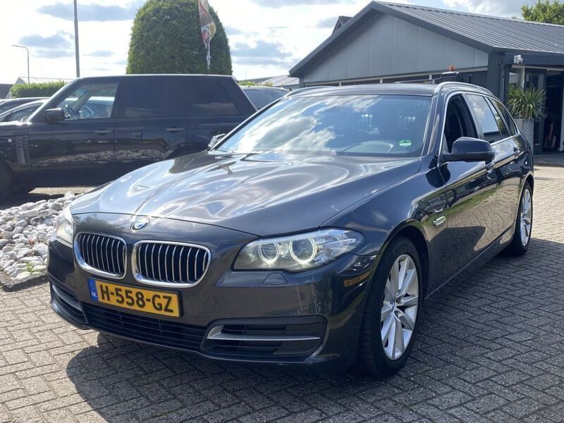 Grau Gebraucht 2015 BMW 518 Luxury Line Kombi | 7.950 € - Bild 1/4