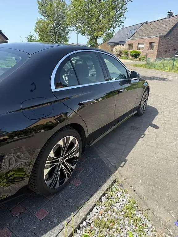 Usado Mercedes E200 204 CV (150 kW) 2024 Negro Berlina