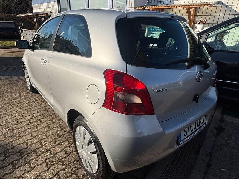Gebraucht Toyota Yaris Sol 87 PS (63 kW) 2007 Silber Kleinwagen