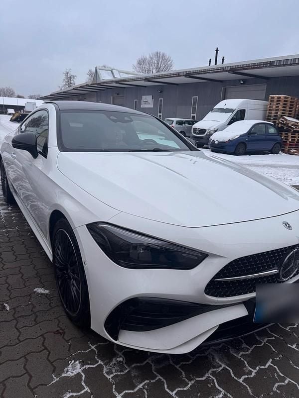 Weiß Gebraucht 2024 Mercedes 200 Premium Coupé | 49.000 € (Fairer Preis) - Bild 1/4