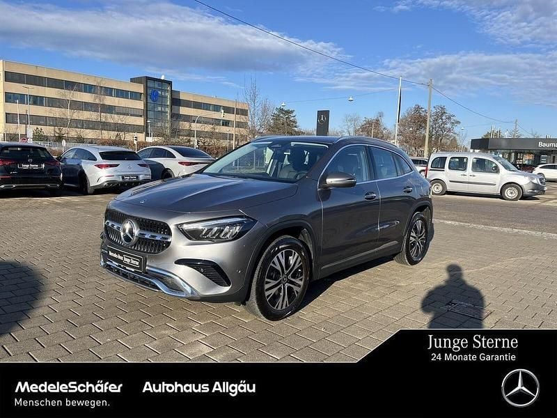 Grau Gebraucht 2024 Mercedes GLA250 Progressive SUV | 39.640 € (Fairer Preis) - Bild 1/4