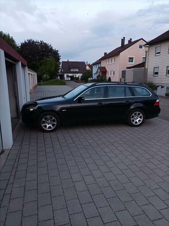 Gebraucht BMW 525 177 PS (130 kW) 2004 Schwarz Kombi