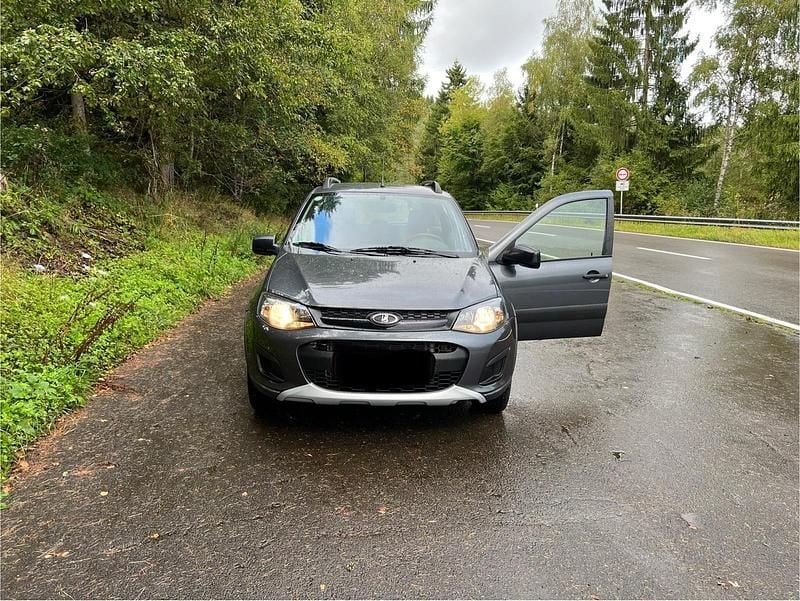 Grau Gebraucht 2016 Lada Kalina Kleinwagen | 4.490 € (Teuer) - Bild 1/4