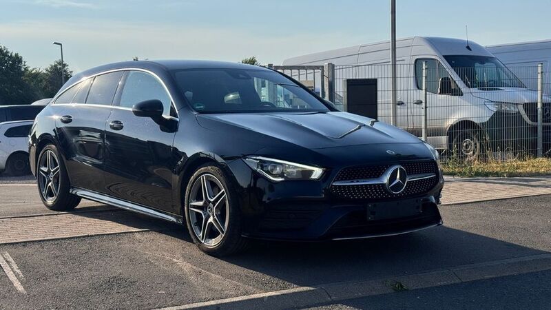 Schwarz Gebraucht 2021 Mercedes CLA220 Shooting Brake AMG line Kombi | 18.995 € (Superpreis) - Bild 1/4