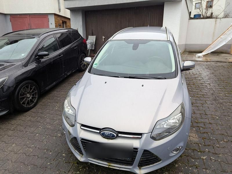 Gebraucht Ford Focus Trend 125 PS (91 kW) 2014 Schwarz Kombi