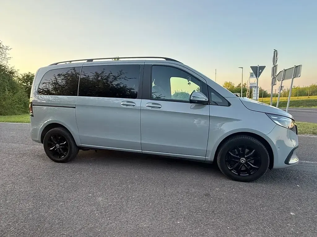 Gebraucht Mercedes V250 Style 190 PS (139 kW) 2025 Grau Van / Kleinbus