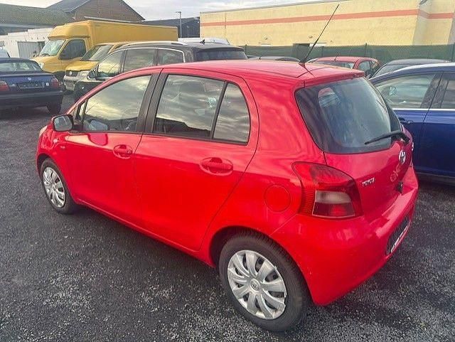 Gebraucht Toyota Yaris Sol 90 PS (66 kW) 2008 Rot Limousine