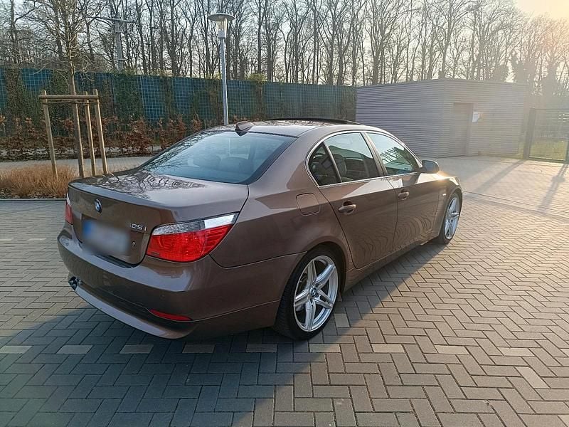 Gebraucht BMW 525 218 PS (160 kW) 2006 Braun Limousine
