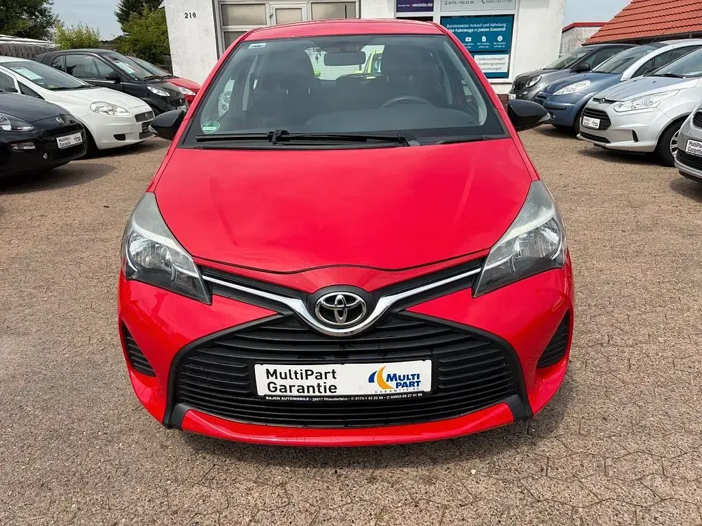 Gebraucht Toyota Yaris Basis 69 PS (50 kW) 2014 Rot Kleinwagen