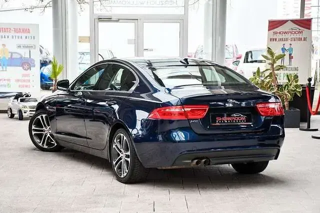 Gebraucht Jaguar XE Prestige 179 PS (131 kW) 2016 Blau Limousine