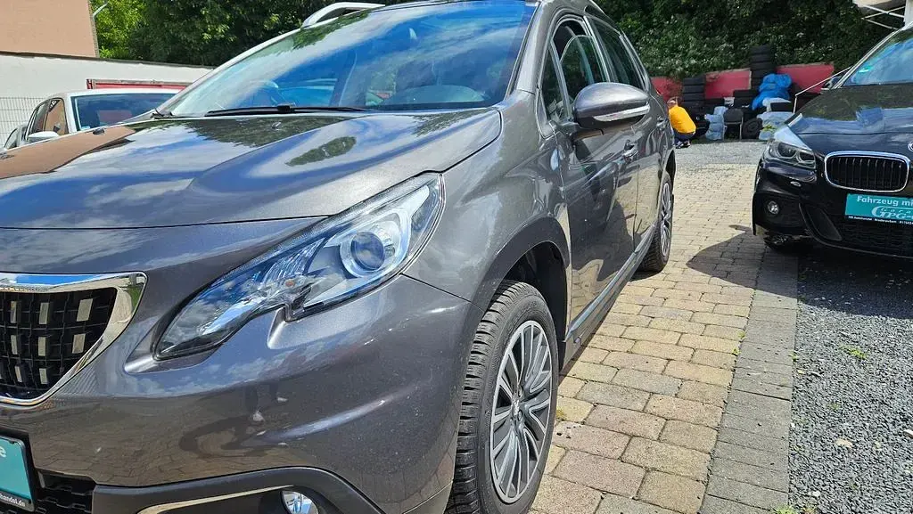 Gebraucht Peugeot 2008 Active 83 PS (61 kW) 2020 Gris platinium SUV