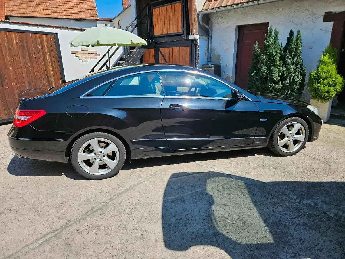 Gebraucht Mercedes E350 292 PS (214 kW) 2010 Schwarz Coupé