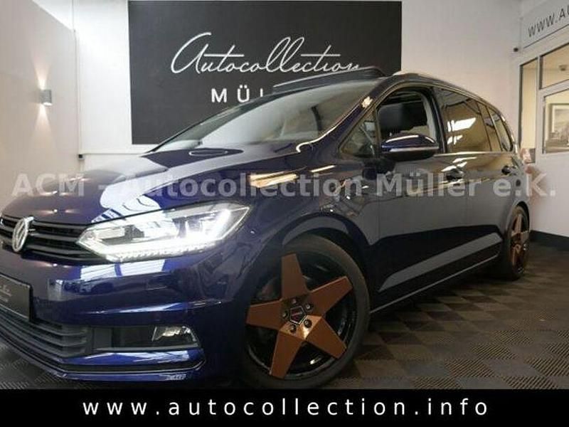 Blau Gebraucht 2018 VW Touran Van / Kleinbus | 23.497 € (Fairer Preis) - Bild 1/4