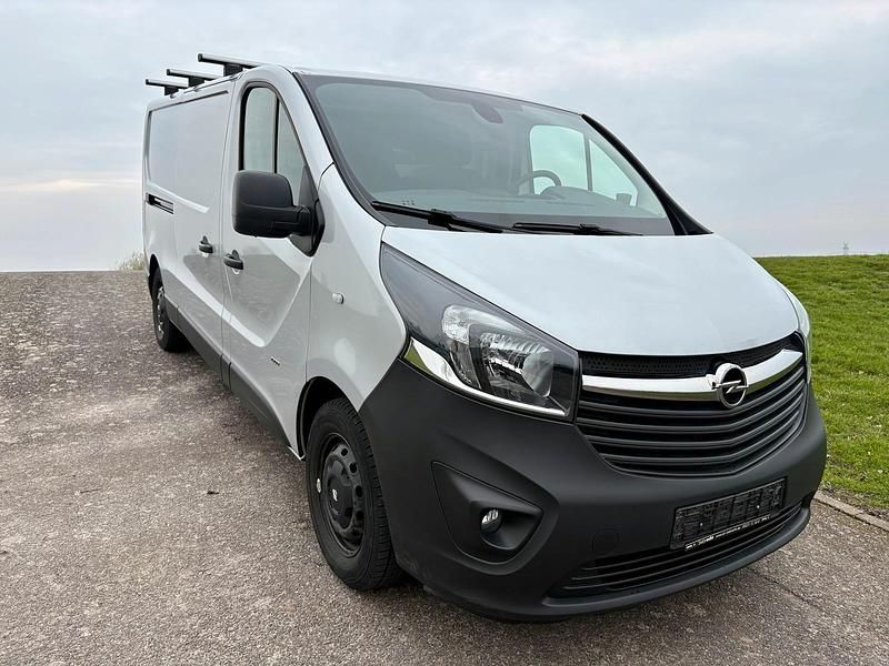 Gebraucht Opel Vivaro 145 PS (106 kW) 2016 Silber Van / Kleinbus