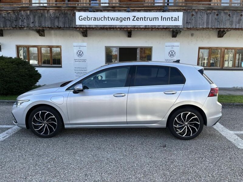 Gebraucht VW Golf VIII Style 204 PS (150 kW) 2021 Silber Kleinwagen
