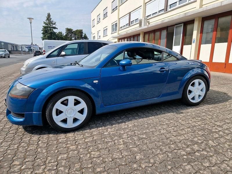 Second-hand Audi TT 193 CP (141 kW) 2000 Albastru Coupe