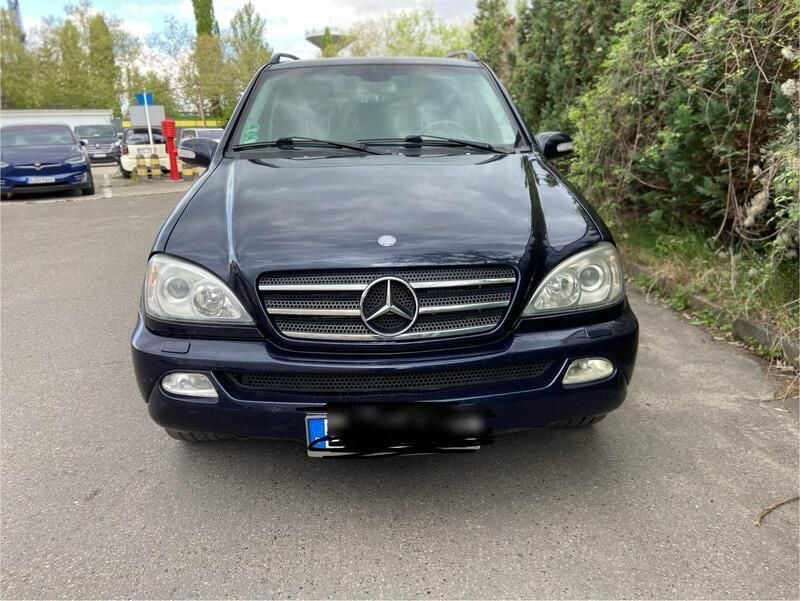 Blau Gebraucht 2002 Mercedes ML270 SUV | 4.300 € - Bild 1/4