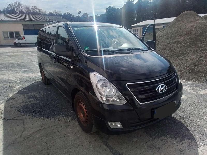 Gebraucht Hyundai H-1 Premium 170 PS (125 kW) 2015 Schwarz Van / Kleinbus
