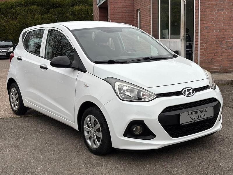 Gebraucht Hyundai i10 Basis 67 PS (49 kW) 2015 Weiß Kleinwagen