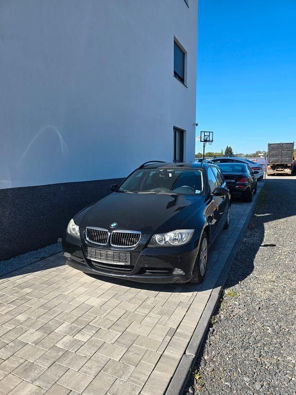 Schwarz Gebraucht 2007 BMW 318 Kombi | 3.699 € (Fairer Preis) - Bild 1/4