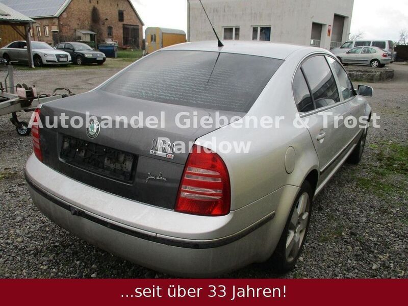 Gebraucht Skoda Superb Elegance 131 PS (96 kW) 2003 Silber Limousine