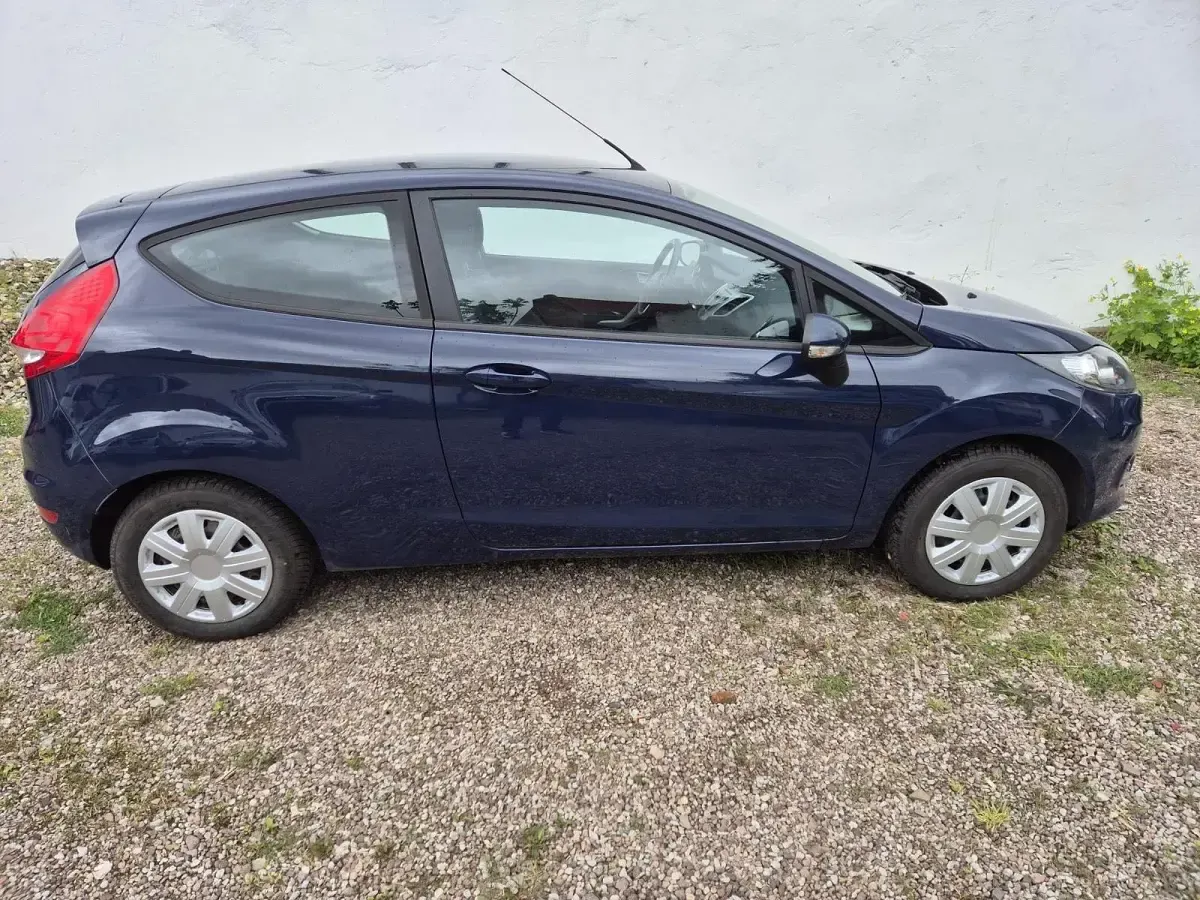 Gebraucht Ford Fiesta 60 PS (44 kW) 2011 Blau Kleinwagen