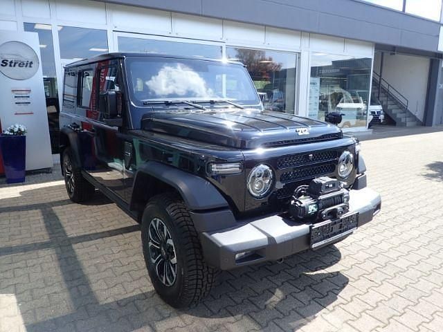 Neu BAW 212 166 PS (122 kW) 2026 Schwarz SUV