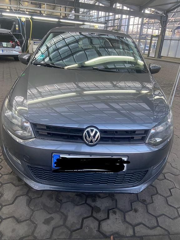 Grau Gebraucht 2012 VW Polo Comfortline Limousine | 6.800 € (Fairer Preis) - Bild 1/4