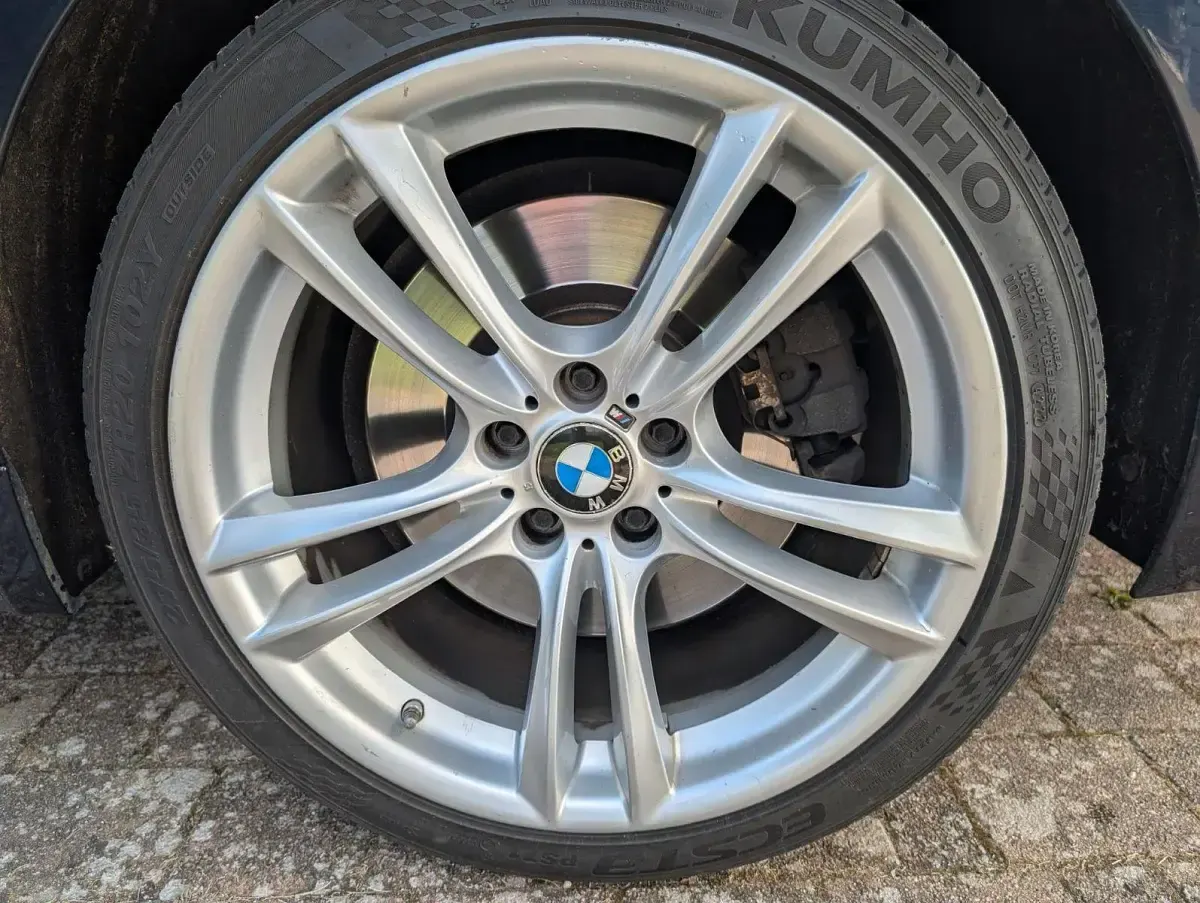 Gebraucht BMW 750 Sport Line 449 PS (330 kW) 2014 Blau Limousine