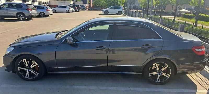 Andere farben Gebraucht 2012 Mercedes E300 Limousine | 8.000 € (Superpreis) - Bild 1/4