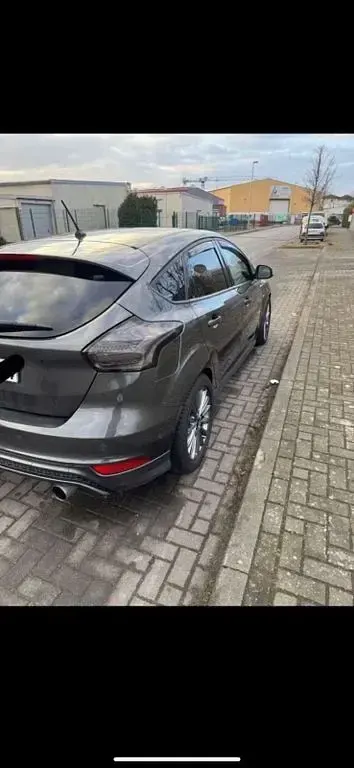 Gebraucht Ford Focus ST-Line 150 PS (110 kW) 2017 Grau Limousine