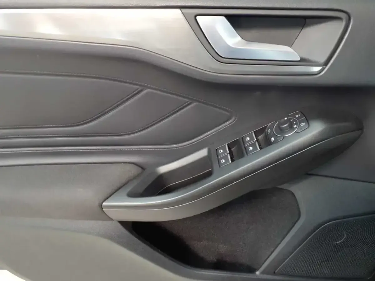 Gebraucht Ford Focus Titanium X 120 PS (88 kW) 2023 Agate black metallic Kombi