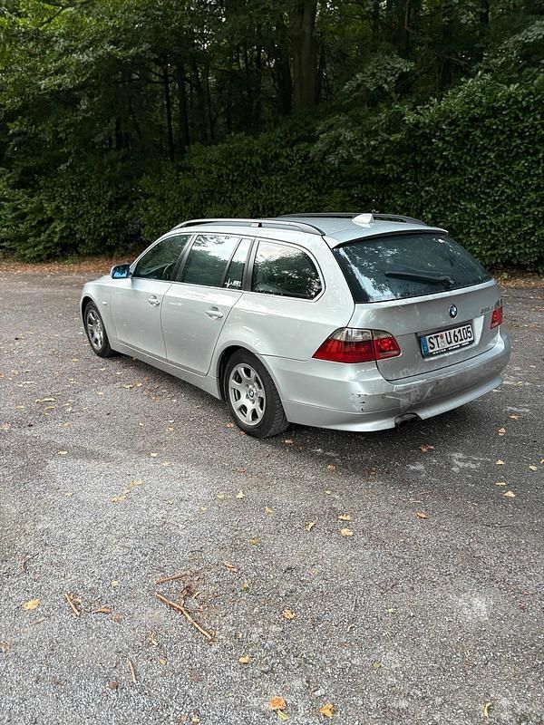 Grau Gebraucht 2005 BMW 525 Kombi | 1.150 € (Superpreis) - Bild 1/4