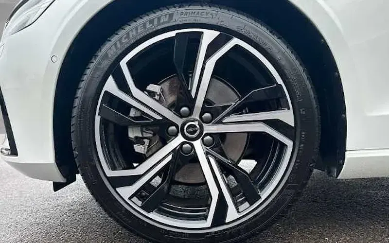 Gebraucht Volvo V60 Plus 197 PS (144 kW) 2025 Weiß Kombi