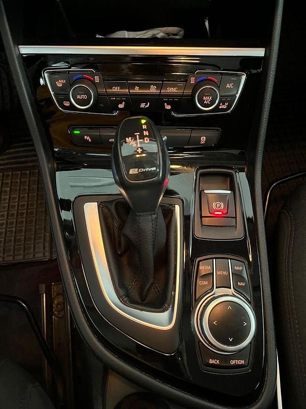 Gebraucht BMW 225 Active Tourer iPerformance 224 PS (164 kW) 2018 Schwarz Van / Kleinbus