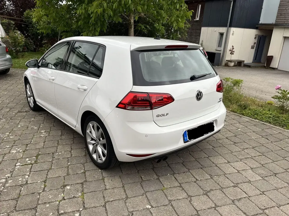 Gebraucht VW Golf VII Highline 150 PS (110 kW) 2016 Weiß Limousine