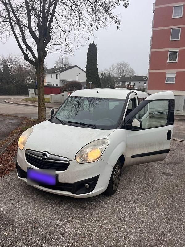 Second-hand Opel Combo 105 CP (77 kW) 2013 Alb Monovolum