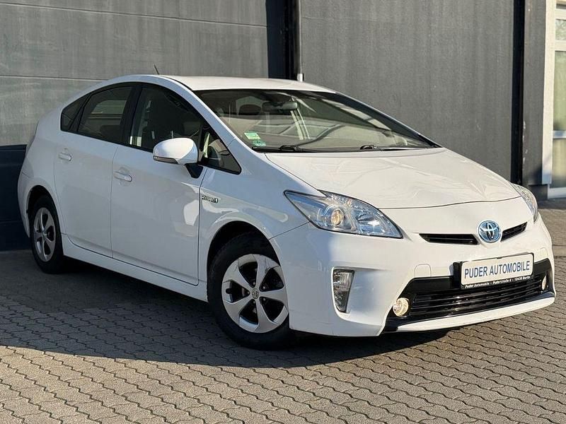 Weiß Gebraucht 2014 Toyota Prius Comfort Limousine | 10.490 € (Fairer Preis) - Bild 1/4