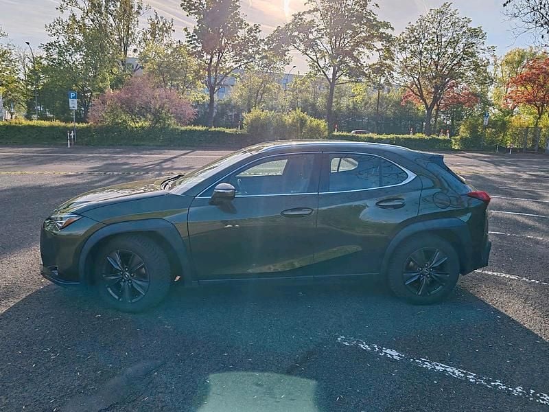Second-hand Lexus UX 200 171 CP (125 kW) 2019 Verde SUV