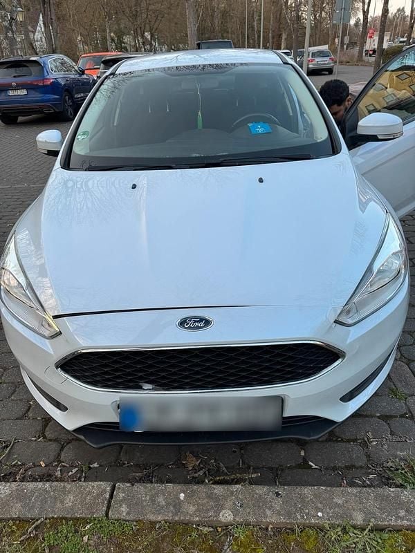 Gebraucht Ford Focus 125 PS (91 kW) 2015 Weiß Kleinwagen