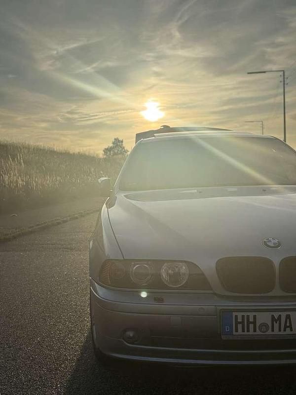 Silber Gebraucht 2001 BMW 520 M Sport Limousine | 4.499 € (Fairer Preis) - Bild 1/4