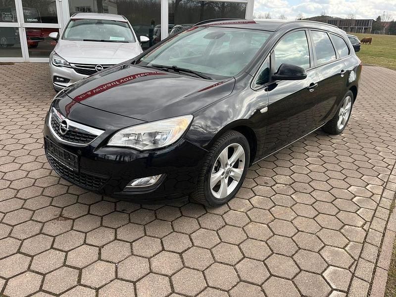 Gebraucht Opel Astra Edition 125 PS (91 kW) 2011 Schwarz Kombi