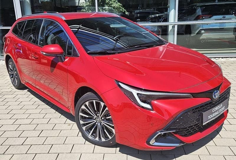 Karminarot metallic Neu 2025 Toyota Corolla Team Kombi | 30.990 € (Fairer Preis) - Bild 1/4