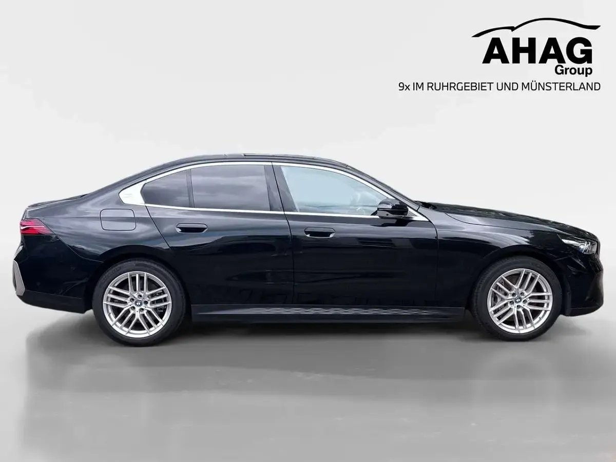 Gebraucht BMW 550e Comfort Edition 489 PS (359 kW) 2024 Schwarz Limousine