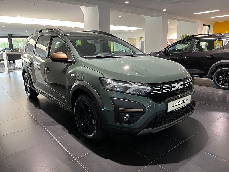 Neu Dacia Jogger Extreme 141 PS (103 kW) 2025 Grün Van / Kleinbus